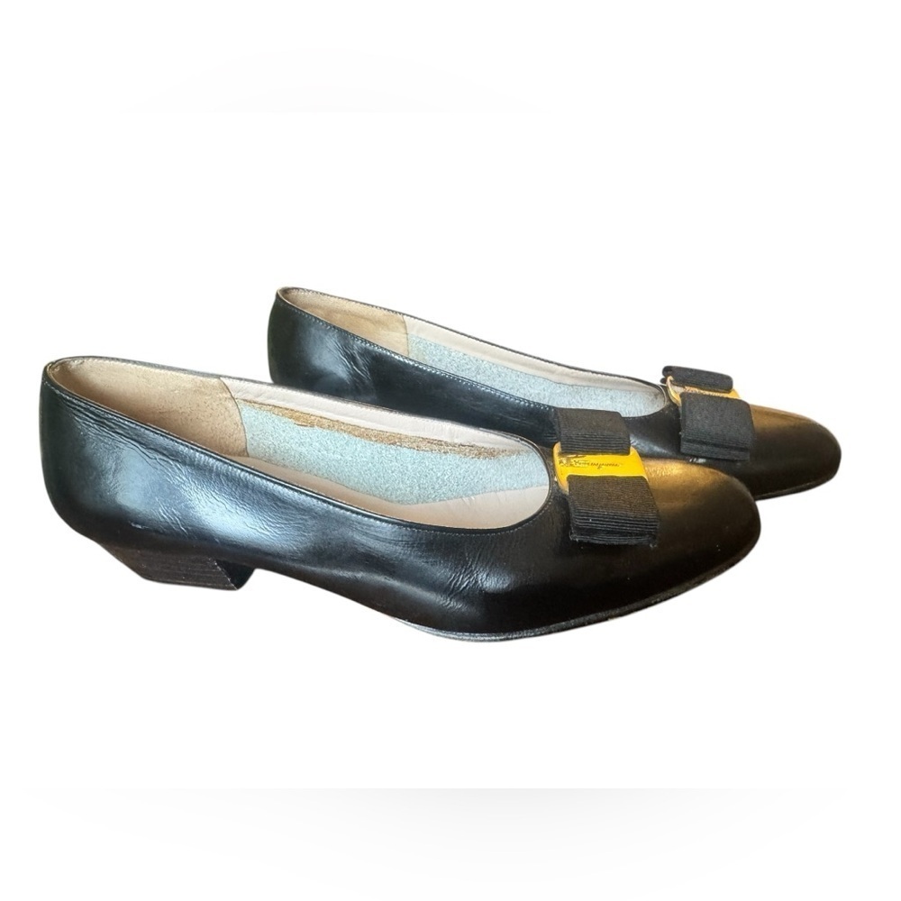 Salvatore Ferragamo Vara leather ballet flats Size 5.5